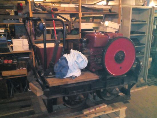 Theo in der Werkstatt