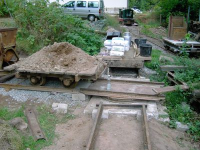 Hier beide Wagen bei Materialtransporten f&uuml;r den Lokschuppen 1