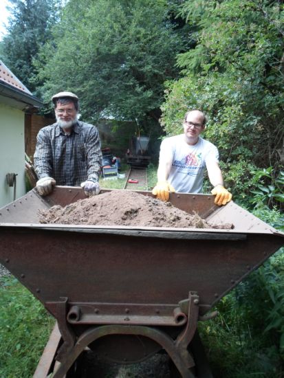 beim wegschieben der Erde