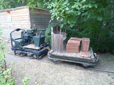 Bremswagen mit Dachziegeln